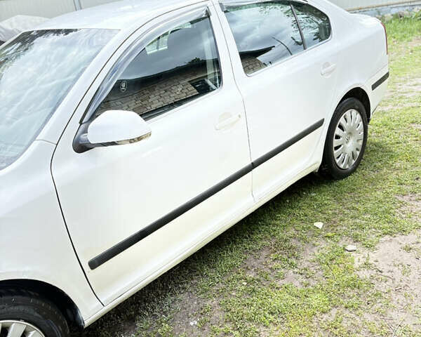 Белый Шкода Октавия, объемом двигателя 1.9 л и пробегом 300 тыс. км за 5600 $, фото 1 на Automoto.ua