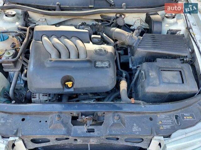 Белый Шкода Октавия, объемом двигателя 2 л и пробегом 230 тыс. км за 6000 $, фото 4 на Automoto.ua