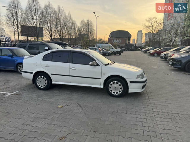 Белый Шкода Октавия, объемом двигателя 1.6 л и пробегом 213 тыс. км за 4500 $, фото 11 на Automoto.ua