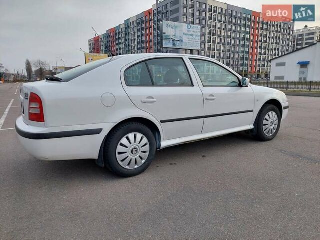 Белый Шкода Октавия, объемом двигателя 1.6 л и пробегом 273 тыс. км за 4500 $, фото 2 на Automoto.ua