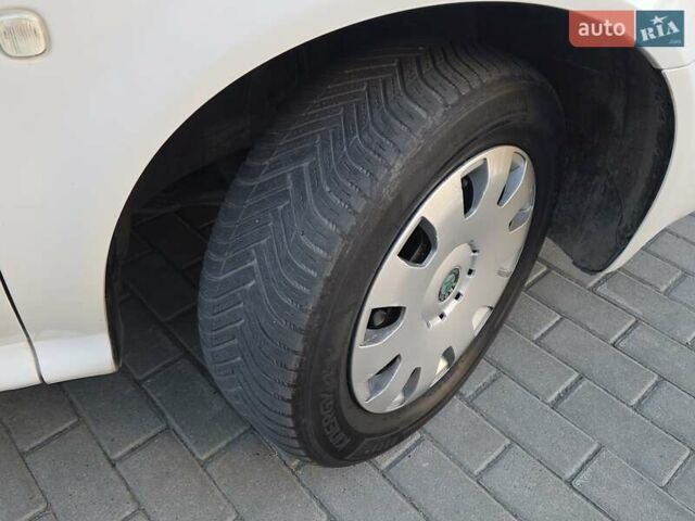 Білий Шкода Октавія, об'ємом двигуна 1.6 л та пробігом 230 тис. км за 4999 $, фото 17 на Automoto.ua