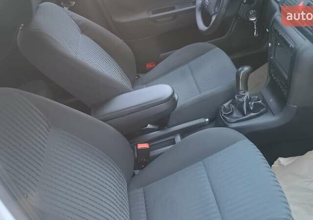 Білий Шкода Октавія, об'ємом двигуна 1.9 л та пробігом 330 тис. км за 6000 $, фото 1 на Automoto.ua