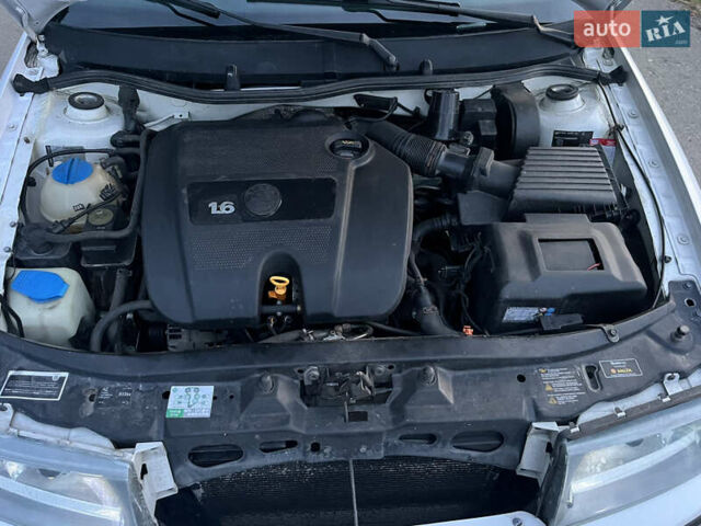 Білий Шкода Октавія, об'ємом двигуна 1.6 л та пробігом 560 тис. км за 4700 $, фото 18 на Automoto.ua