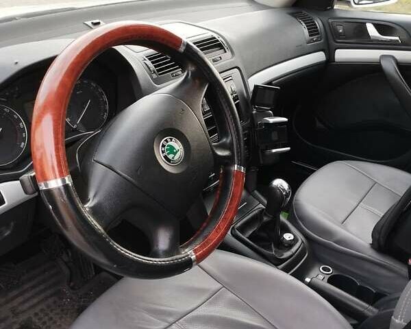Білий Шкода Октавія, об'ємом двигуна 1.9 л та пробігом 300 тис. км за 6200 $, фото 7 на Automoto.ua