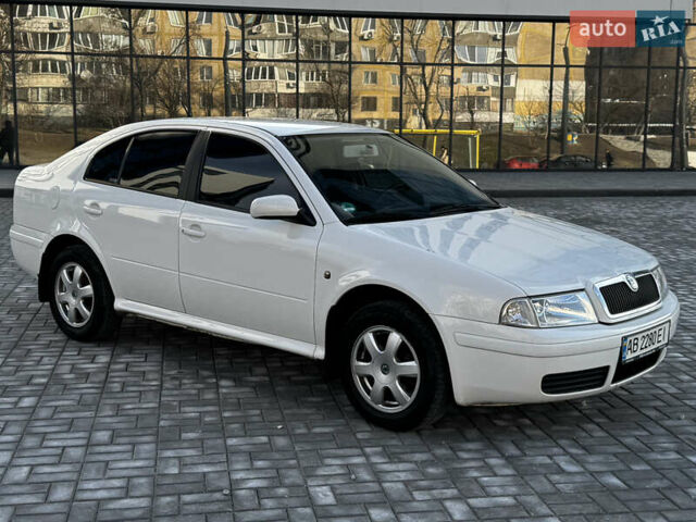 Белый Шкода Октавия, объемом двигателя 1.6 л и пробегом 231 тыс. км за 5499 $, фото 4 на Automoto.ua