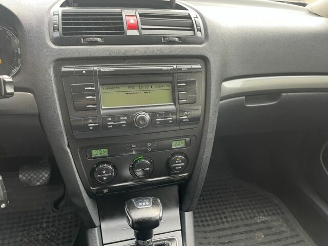 Білий Шкода Октавія, об'ємом двигуна 2 л та пробігом 285 тис. км за 2000 $, фото 8 на Automoto.ua