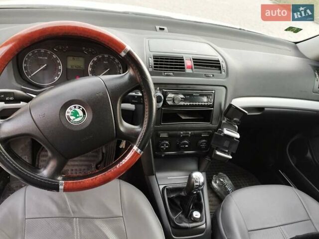 Білий Шкода Октавія, об'ємом двигуна 1.9 л та пробігом 300 тис. км за 6200 $, фото 1 на Automoto.ua