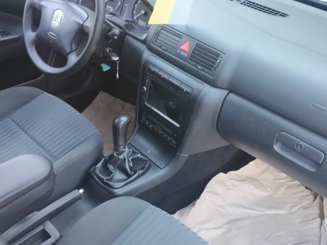 Белый Шкода Октавия, объемом двигателя 0 л и пробегом 300 тыс. км за 6000 $, фото 2 на Automoto.ua