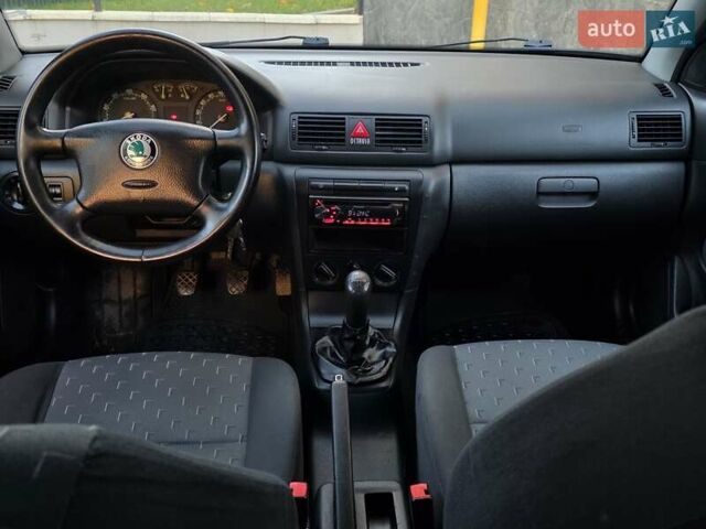 Білий Шкода Октавія, об'ємом двигуна 1.6 л та пробігом 230 тис. км за 4999 $, фото 27 на Automoto.ua