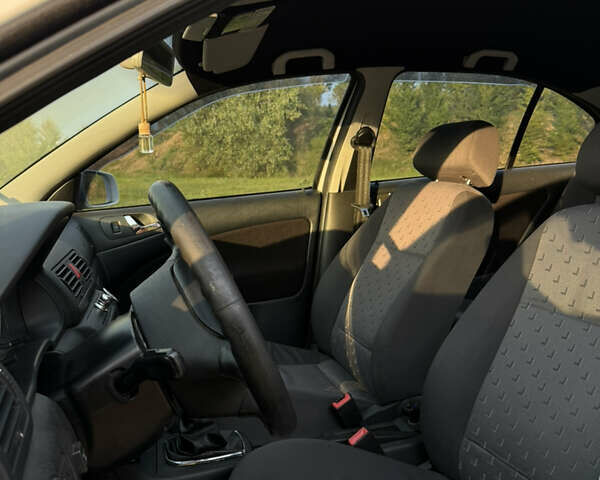 Білий Шкода Октавія, об'ємом двигуна 1.6 л та пробігом 560 тис. км за 4700 $, фото 12 на Automoto.ua