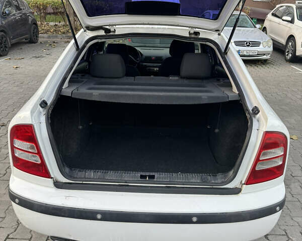 Белый Шкода Октавия, объемом двигателя 1.6 л и пробегом 213 тыс. км за 4500 $, фото 12 на Automoto.ua