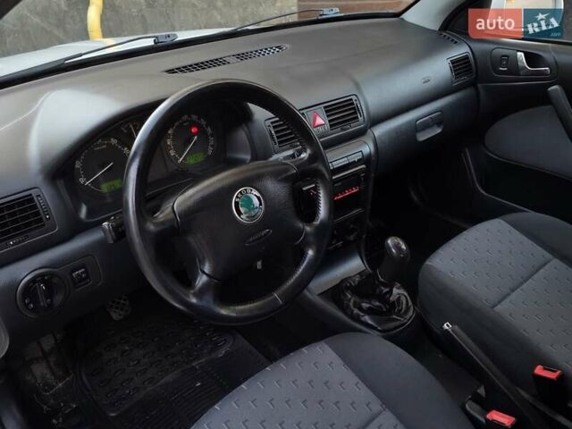 Білий Шкода Октавія, об'ємом двигуна 1.6 л та пробігом 230 тис. км за 4999 $, фото 23 на Automoto.ua