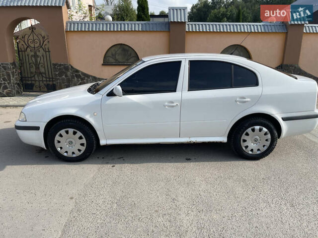 Білий Шкода Октавія, об'ємом двигуна 1.6 л та пробігом 187 тис. км за 4200 $, фото 6 на Automoto.ua