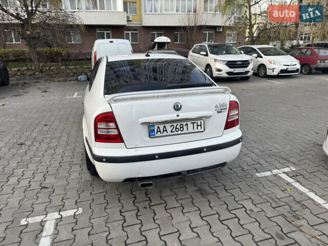 Белый Шкода Октавия, объемом двигателя 1.6 л и пробегом 213 тыс. км за 4500 $, фото 6 на Automoto.ua