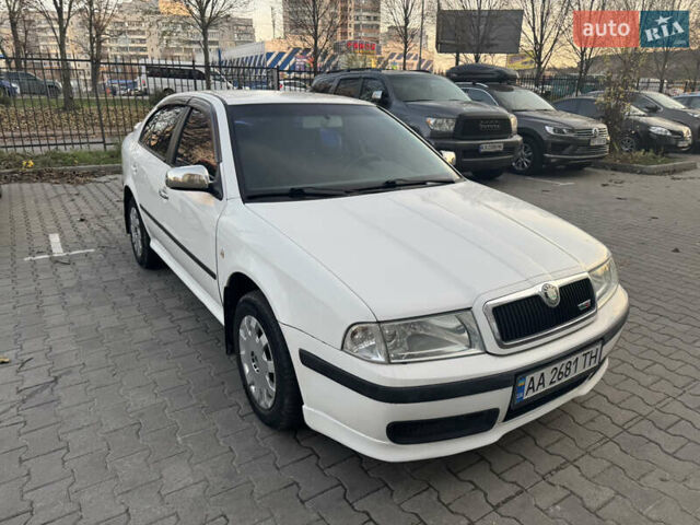 Белый Шкода Октавия, объемом двигателя 1.6 л и пробегом 213 тыс. км за 4500 $, фото 4 на Automoto.ua