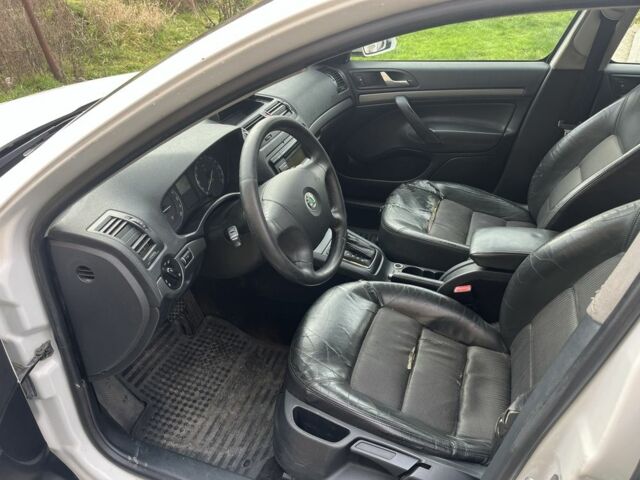 Білий Шкода Октавія, об'ємом двигуна 2 л та пробігом 285 тис. км за 2000 $, фото 10 на Automoto.ua