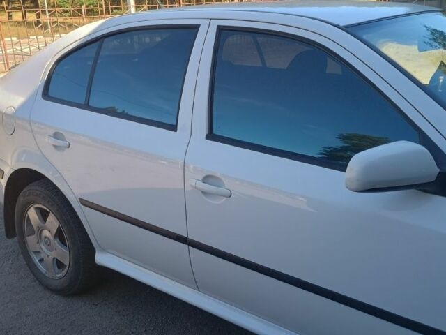 Белый Шкода Октавия, объемом двигателя 0 л и пробегом 300 тыс. км за 6000 $, фото 3 на Automoto.ua