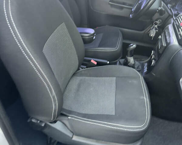 Белый Шкода Октавия, объемом двигателя 1.6 л и пробегом 213 тыс. км за 4500 $, фото 25 на Automoto.ua