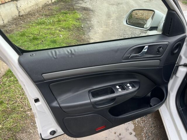 Білий Шкода Октавія, об'ємом двигуна 2 л та пробігом 285 тис. км за 2000 $, фото 13 на Automoto.ua