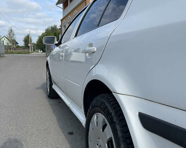 Білий Шкода Октавія, об'ємом двигуна 1.6 л та пробігом 187 тис. км за 4200 $, фото 16 на Automoto.ua