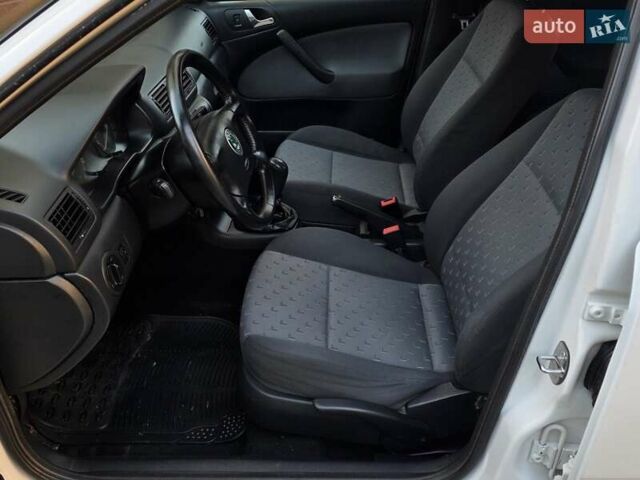 Білий Шкода Октавія, об'ємом двигуна 1.6 л та пробігом 230 тис. км за 4999 $, фото 21 на Automoto.ua