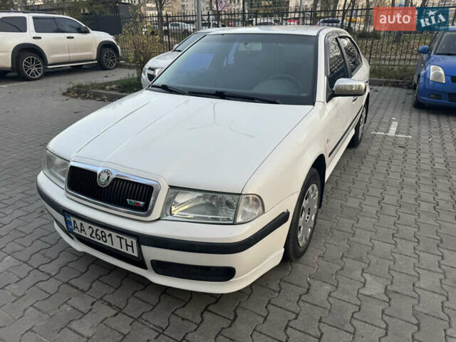 Белый Шкода Октавия, объемом двигателя 1.6 л и пробегом 213 тыс. км за 4500 $, фото 10 на Automoto.ua