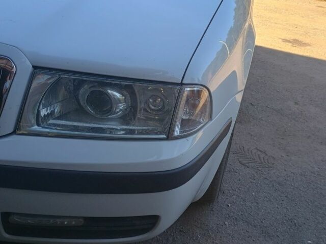 Белый Шкода Октавия, объемом двигателя 0 л и пробегом 300 тыс. км за 6000 $, фото 1 на Automoto.ua