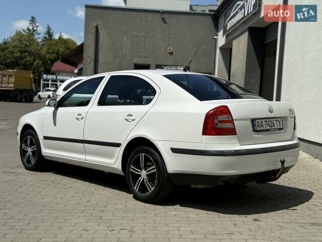 Білий Шкода Октавія, об'ємом двигуна 1.6 л та пробігом 240 тис. км за 5500 $, фото 4 на Automoto.ua