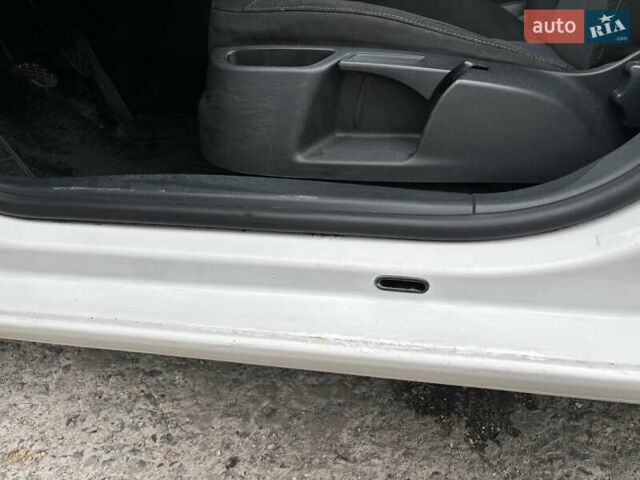 Білий Шкода Октавія, об'ємом двигуна 1.6 л та пробігом 179 тис. км за 4500 $, фото 6 на Automoto.ua