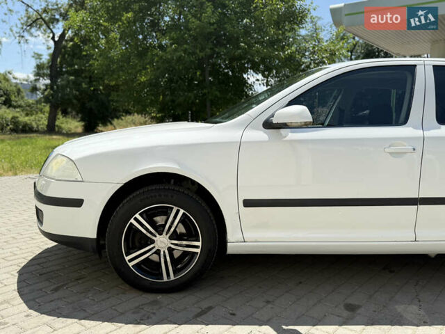 Білий Шкода Октавія, об'ємом двигуна 1.6 л та пробігом 240 тис. км за 5500 $, фото 7 на Automoto.ua