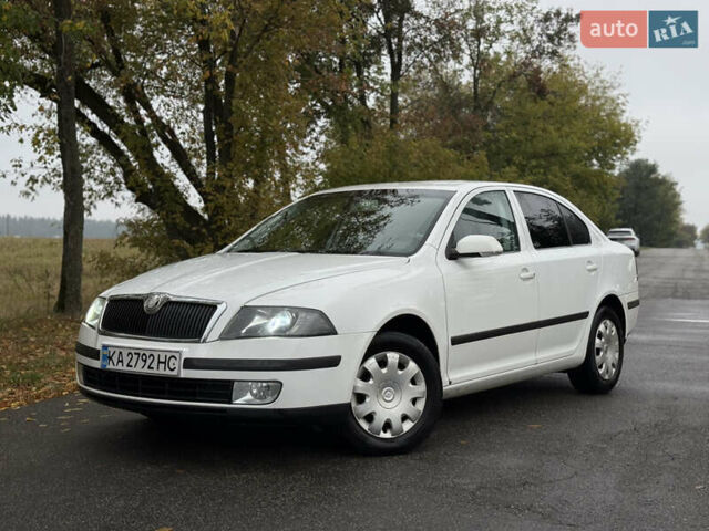 Белый Шкода Октавия, объемом двигателя 1.97 л и пробегом 220 тыс. км за 5500 $, фото 3 на Automoto.ua