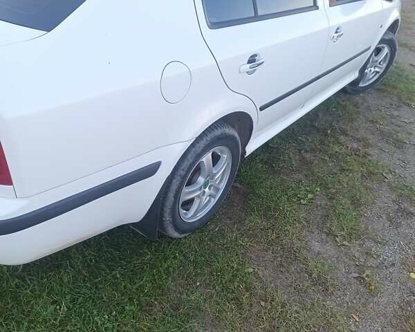 Белый Шкода Октавия, объемом двигателя 1.6 л и пробегом 280 тыс. км за 4550 $, фото 5 на Automoto.ua
