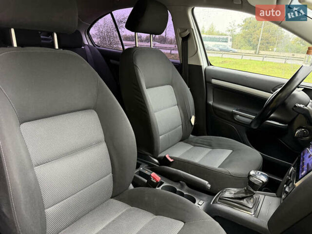 Белый Шкода Октавия, объемом двигателя 1.97 л и пробегом 220 тыс. км за 5500 $, фото 49 на Automoto.ua
