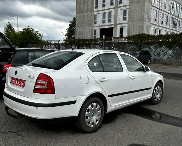 Белый Шкода Октавия, объемом двигателя 1.6 л и пробегом 185 тыс. км за 7800 $, фото 7 на Automoto.ua