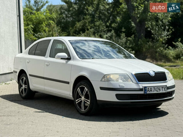 Білий Шкода Октавія, об'ємом двигуна 1.6 л та пробігом 240 тис. км за 5500 $, фото 2 на Automoto.ua