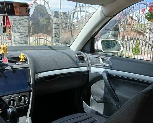 Белый Шкода Октавия, объемом двигателя 1.9 л и пробегом 271 тыс. км за 7500 $, фото 5 на Automoto.ua