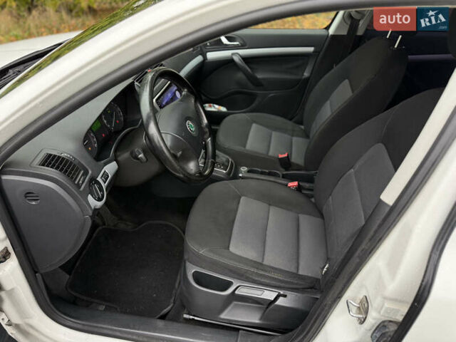 Белый Шкода Октавия, объемом двигателя 1.97 л и пробегом 220 тыс. км за 5500 $, фото 25 на Automoto.ua