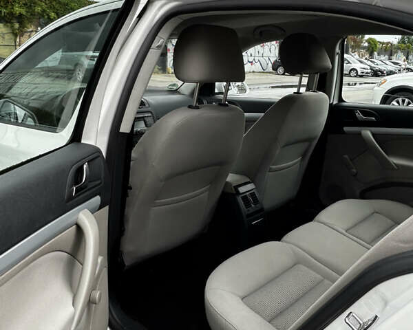 Белый Шкода Октавия, объемом двигателя 1.6 л и пробегом 185 тыс. км за 7800 $, фото 5 на Automoto.ua