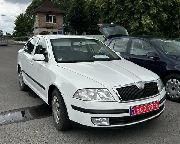 Белый Шкода Октавия, объемом двигателя 1.6 л и пробегом 185 тыс. км за 7800 $, фото 10 на Automoto.ua