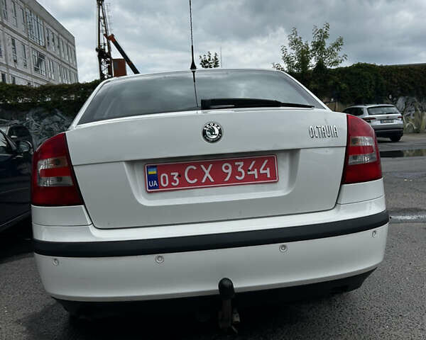 Белый Шкода Октавия, объемом двигателя 1.6 л и пробегом 185 тыс. км за 7800 $, фото 9 на Automoto.ua