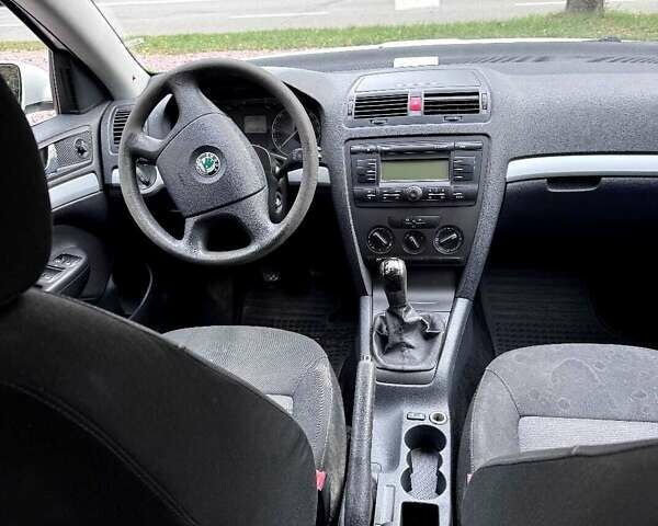 Белый Шкода Октавия, объемом двигателя 1.6 л и пробегом 256 тыс. км за 6200 $, фото 8 на Automoto.ua