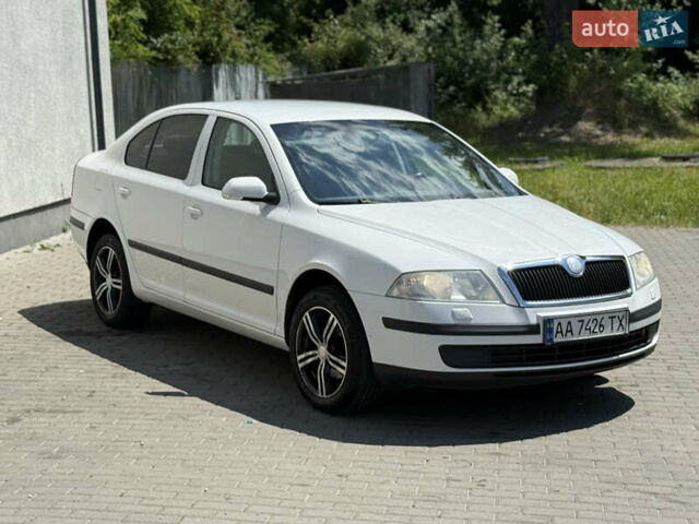 Білий Шкода Октавія, об'ємом двигуна 1.6 л та пробігом 240 тис. км за 5500 $, фото 1 на Automoto.ua