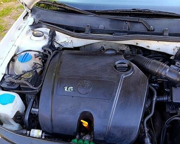 Білий Шкода Октавія, об'ємом двигуна 1.6 л та пробігом 310 тис. км за 5800 $, фото 10 на Automoto.ua