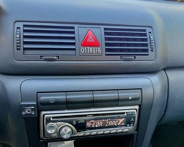 Білий Шкода Октавія, об'ємом двигуна 1.6 л та пробігом 310 тис. км за 5800 $, фото 6 на Automoto.ua