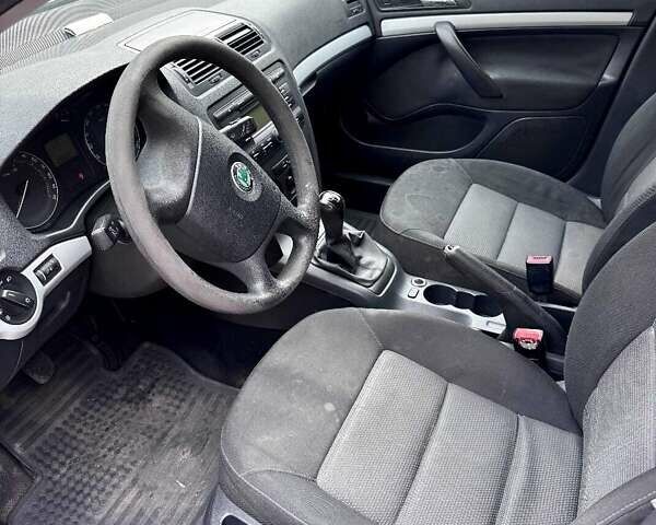 Белый Шкода Октавия, объемом двигателя 1.6 л и пробегом 256 тыс. км за 6200 $, фото 6 на Automoto.ua