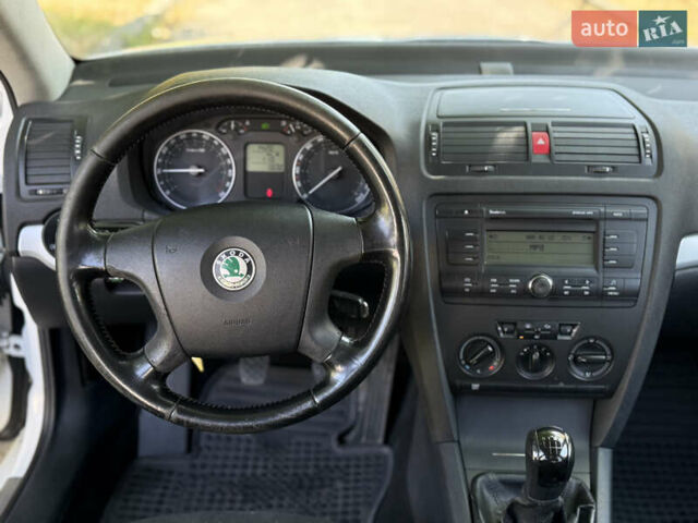 Білий Шкода Октавія, об'ємом двигуна 1.6 л та пробігом 240 тис. км за 5500 $, фото 10 на Automoto.ua