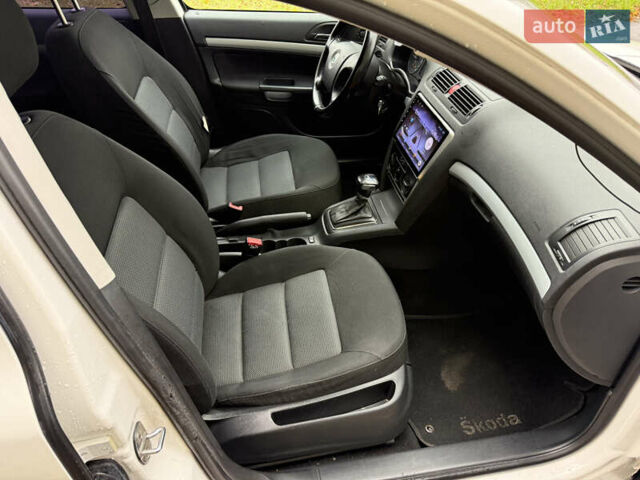 Белый Шкода Октавия, объемом двигателя 1.97 л и пробегом 220 тыс. км за 5500 $, фото 50 на Automoto.ua