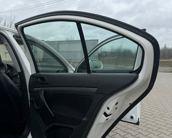 Белый Шкода Октавия, объемом двигателя 1.6 л и пробегом 231 тыс. км за 7150 $, фото 36 на Automoto.ua