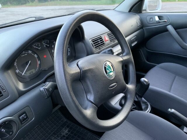 Білий Шкода Октавія, об'ємом двигуна 1.6 л та пробігом 181 тис. км за 7800 $, фото 14 на Automoto.ua