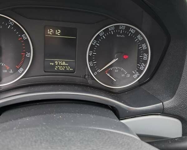 Белый Шкода Октавия, объемом двигателя 1.6 л и пробегом 270 тыс. км за 7250 $, фото 5 на Automoto.ua